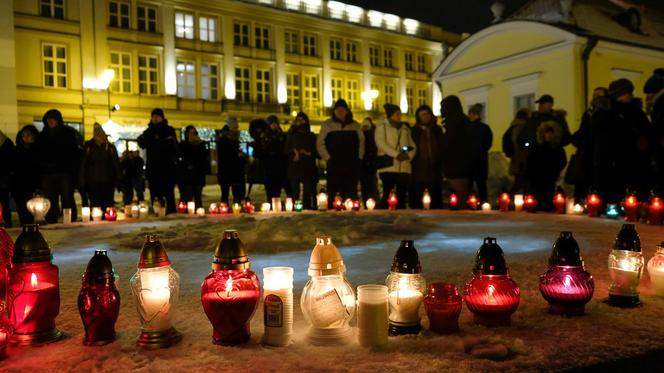 Białostoczanie oddali hołd zamordowanemu prezydentowi Gdańska. Była Msza Święta i Światełko Pamięci