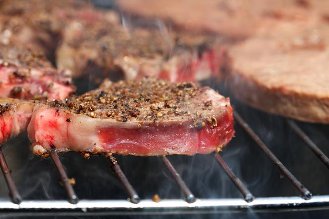 Grillowanie mięsa i warzyw. Czy jedzenie z grilla jest zdrowe?