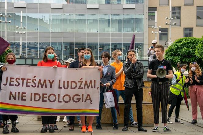 Katowice: Tłumy na proteście społeczności LGBT. "Ludzie to nie ideologia!" 