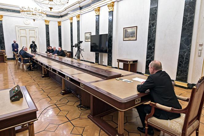Władimir Putin, spotkanie przy stole