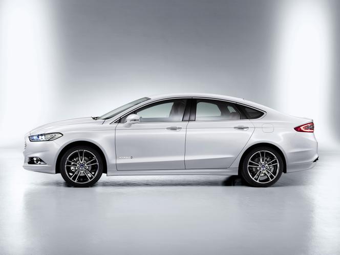 Ford Mondeo Hybrid 2015