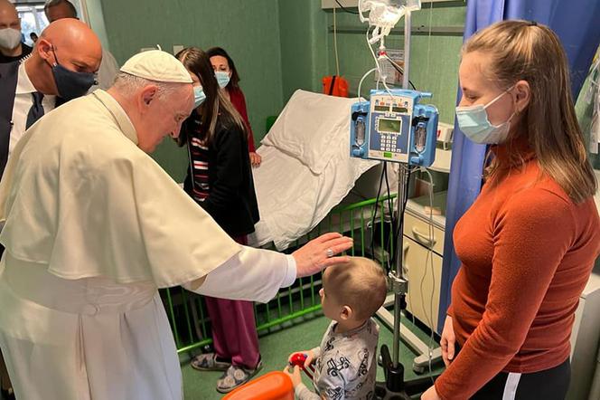 Papież Franiszek odwiedził dzieci w klinice Bambino Gesu