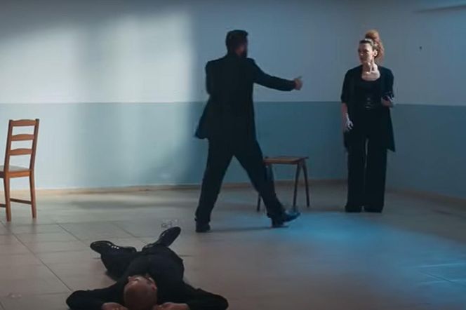 Rozmowę telefoniczną przerywa kolejny z porywaczy 