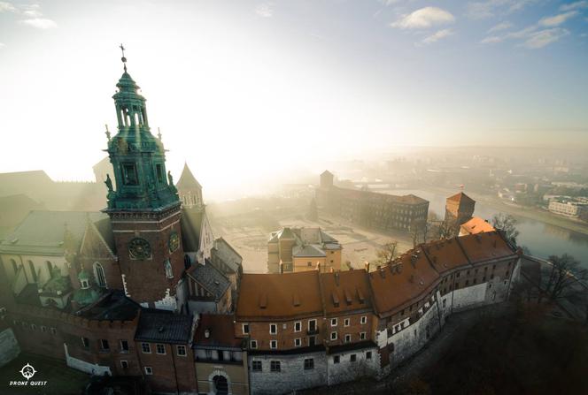 Te ujęcia pokazują, czym oddychamy w Krakowie. Zobacz miasto tonące w smogu [ZDJĘCIA]