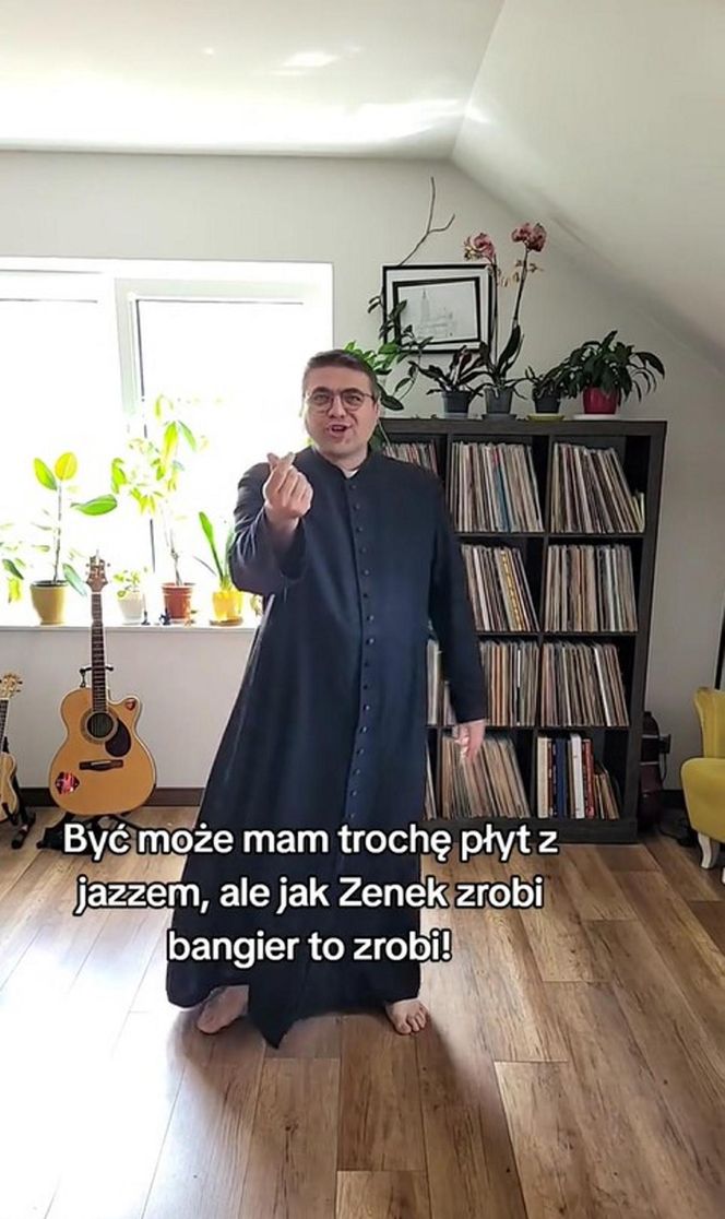 Ksiądz Krzysztof Kołtunowicz bez skarpetek wygłupia się przy kawałku Zenka Martyniuka