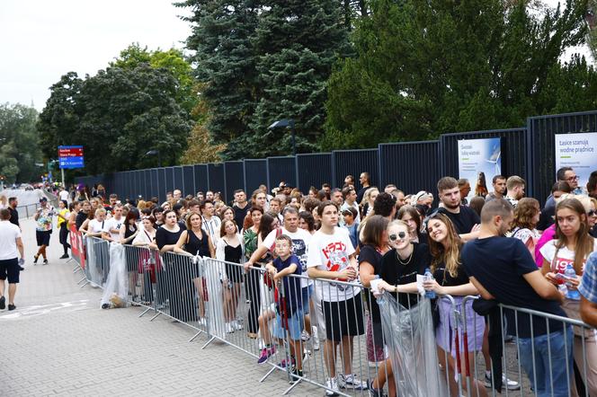 Gigantyczne kolejki przed stadionem. Tak fani czekali na koncert Dawida Podsiadło