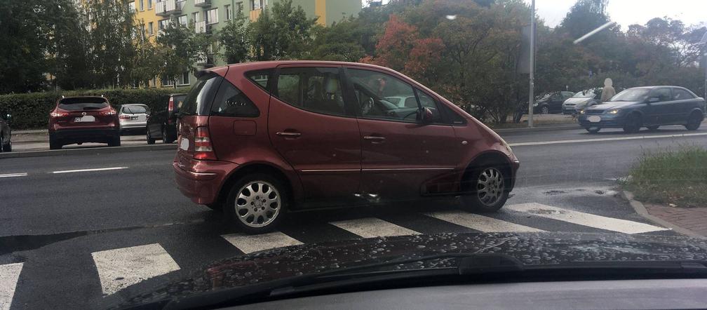 Mistrzowie parkowania w Toruniu - gdzie jest granica ich wyobraźni?