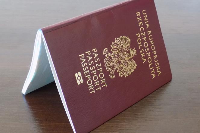 Wyjeżdżasz na wakacje i masz nieważny paszport? Wyrobienie nowego zajmie nawet 30 dni!