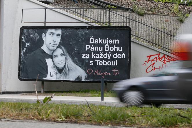 Dusan Kuciak przed ostatnim meczem sezonu 2016/17 w oryginalny sposób wyznał miłość swojej żonie z okazji piątej rocznicy ślubu