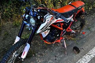 Młody motocyklista rozbił się przy Jeziorze Rożnowskim. Nie opanował swojej maszyny