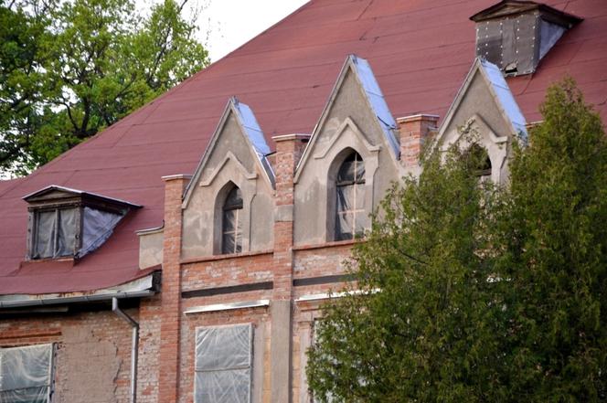 Pałac w Sztynorcie odrodzi się jak Feniks z popiołów. Zobacz, jak wygląda teraz [ZDJĘCIA]