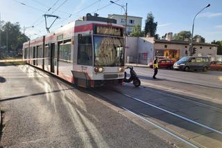 Wjechał skuterem pod tramwaj