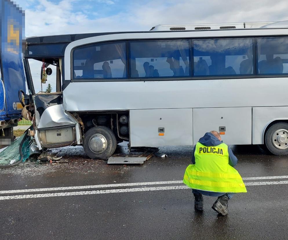 Stołpie. Wypadek autobusu przewożącego uczniów. Są ranni. DK12 Lublin-Chełm