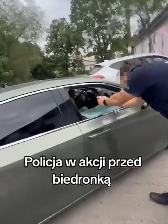 Strzelanina pod "Biedronką" w Bolkowie. Wyciekło szokujące nagranie z interwencji. Policjant ranny