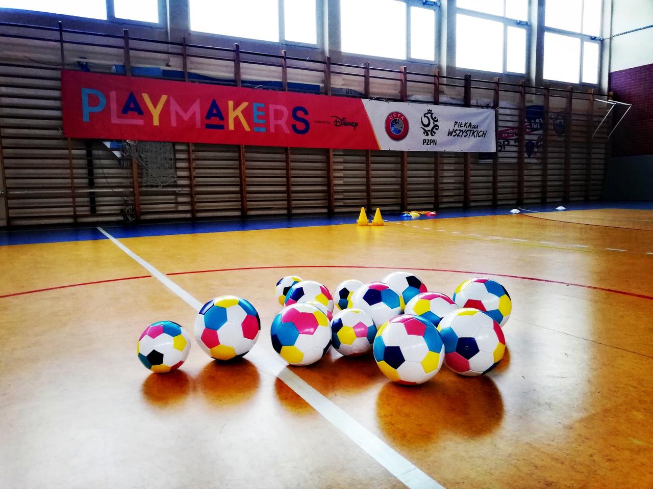 Chcą zachęcić dziewczynki do gry w piłkę! Akcja Playmakers działa również w Poznaniu!
