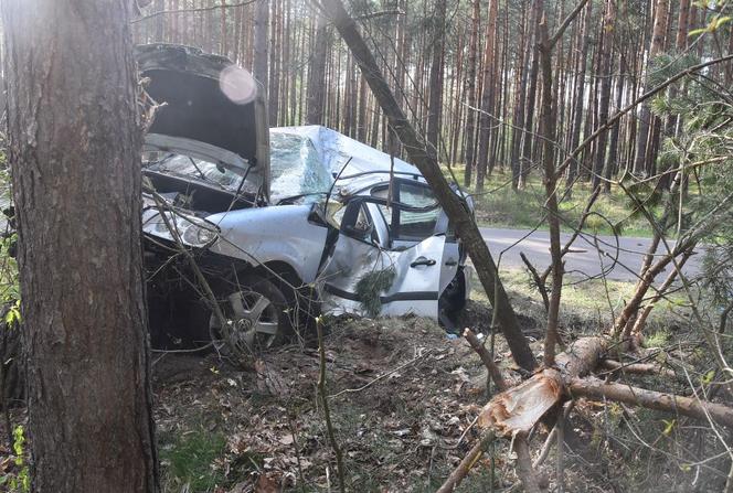 Tragiczny wypadek w Radawie. Nie żyje 20-letni kierowca 