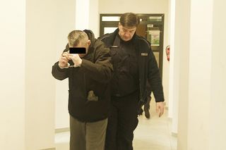 Zaatakował nożem komorniczkę, kobieta nie miała szans. Matka zabójcy zabrała głos: „przepraszam za mojego syna”