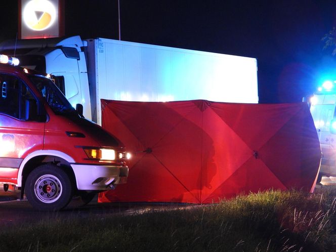 Błonie. Wjechali hulajnogą elektryczną prosto pod tira. Nie mieli szans, zaginęli na miejscu