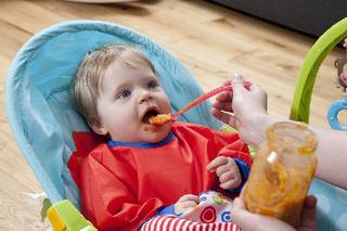 Karmienie niemowląt – co powinno się znaleźć w diecie niemowlaka
