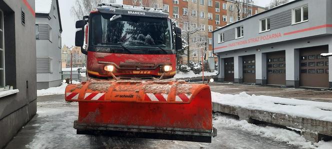  W powiecie braniewskim zima nie odpuszcza. Strażacy mają ręce pełne roboty