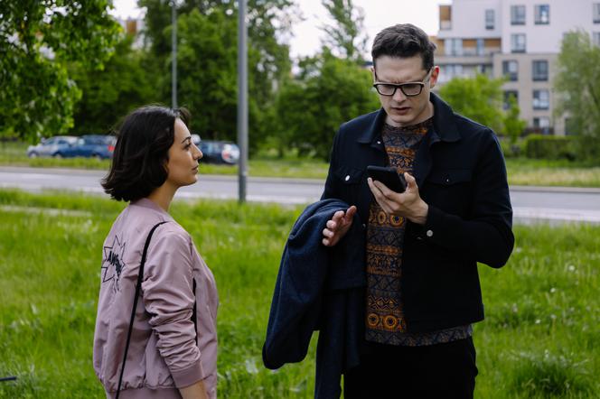 Na Wspólnej odc. 3329. Maks Brzozowski (Adam Fidusiewicz), Paula (Helena Ganjalyan)