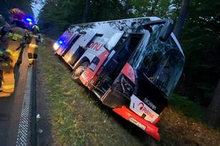 Wypadek koło Rypina. Autobus jadący z Grudziądza do Warszawy zderzył się z osobówką
