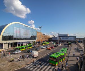 To najbrzydsze dworce kolejowe w Polsce. Zobacz spektakularne metamorfozy 