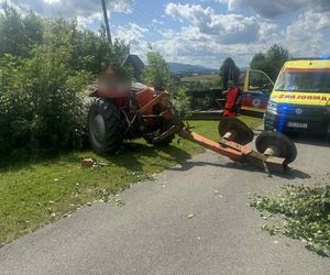 Mordarka. Pijany jak bela 48-latek uderzył ursusem w drzewo i staranował szopę. Miał 8 promili!