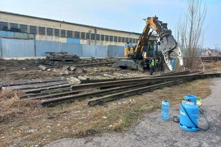 Rozbierają tory przy Towarowej w Lesznie. Powstać ma tam centrum przesiadkowe