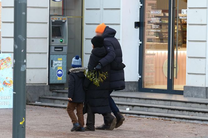 Całuśny mąż Kaczyńskiej nie dał jej wytchnienia pod jemiołą 