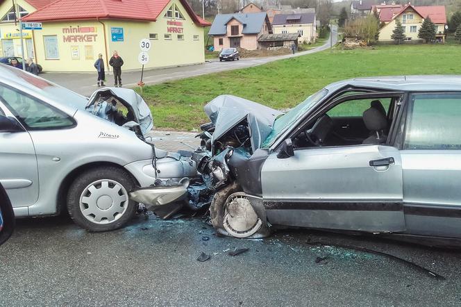 Wypadek w Hyżnem: Po tych zdjęciach zdejmiesz nogę z gazu