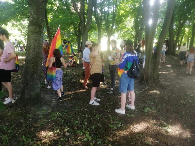 Upał mocno daje się we znaki uczestnikom marszu równości