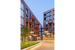 Grodzieńska 19 w Warszawie – budynek z czerwonym klinkierem