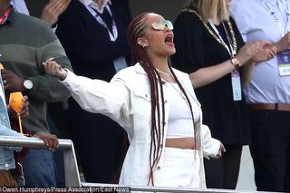 Rihanna poszła na mecz bez stanika 