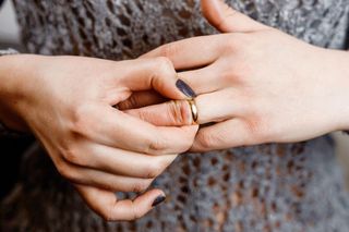 Gdy żona choruje, małżeństwo się rozpada. Psychologów niepokoi trend wśród par, które się rozwodzą