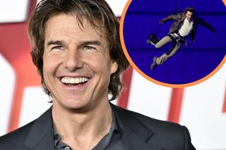 Tom Cruise zleciał ze stadionu na Igrzyskach! Uciekł z flagą i wyskoczył z samolotu