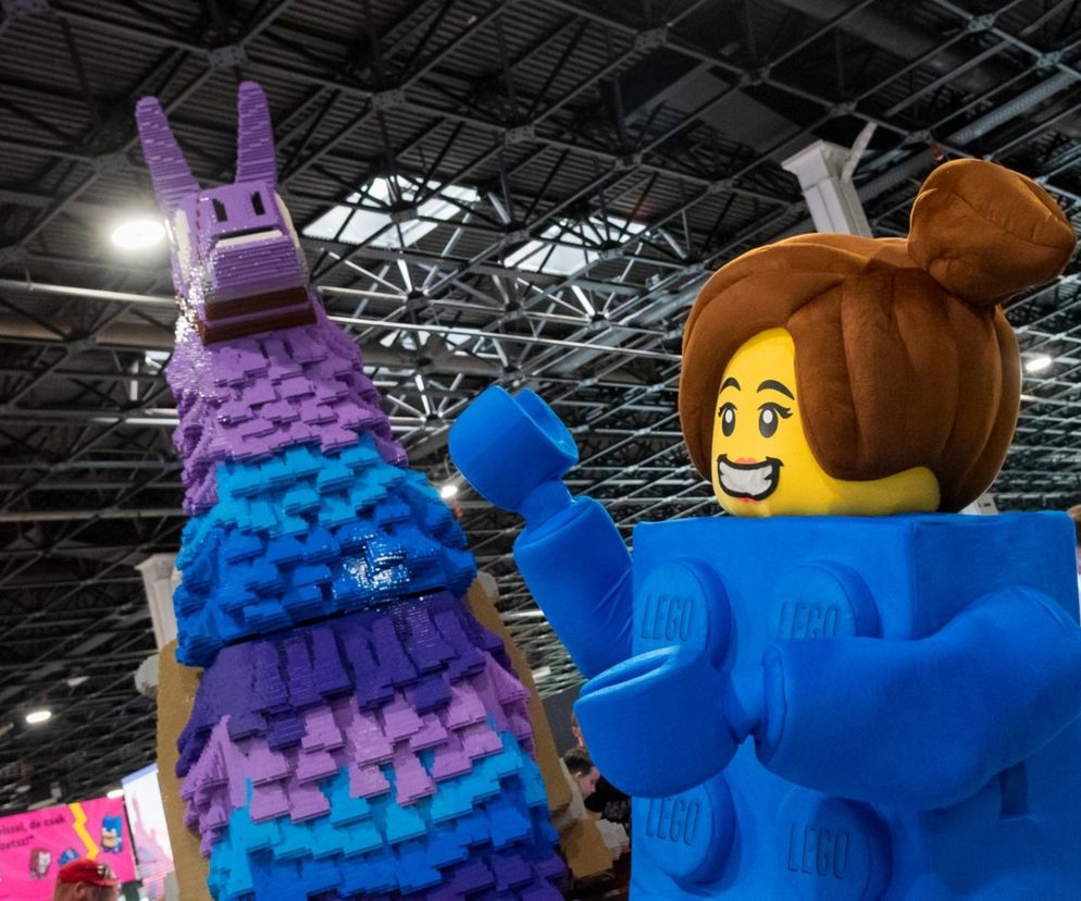 Ponad 200 tysięcy klocków LEGO® i prawie 4 metry wysokości - lama z gry LEGO® Fortnite zawita w Poznaniu