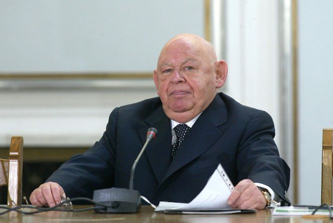 Grób Jerzego Urbana w Zaduszki. Niewiarygodne, co mu położyli na płycie!