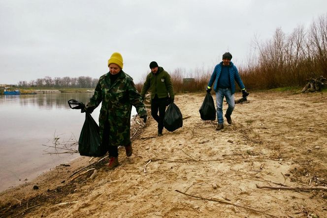 Wysprzątają Wisłę z łodzi. Flisackie sprzątanie rzeki, każdy się może przyłączyć! 