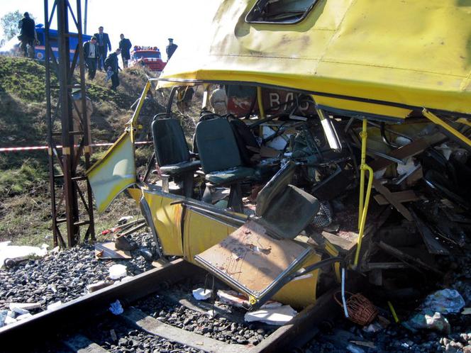 Katastrofa na Ukrainie. Pociąg zmiażdżył autobus 