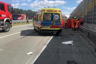 Śmiertelny wypadek na S8 pod Pabianicami. Na kierowcę spadł bus [ZDJĘCIA].