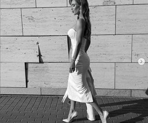 Doda cała na biało