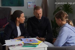 M jak miłość odc. 1701. Andrzej Budzyński (Krystian Wieczorek), Magda (Anna Mucha), Milena (Katarzyna Fareniuk) - sąsiadka Nadii