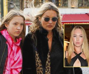 Córka Kate Moss w odważnej sukience na czerwonym dywanie. Lila coraz bardziej przypomina mamę