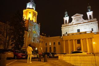 Na fasadzie Wieży Trynitarskiej w Lublinie pokazała się „Legenda o Czarciej Łapie” i „Lubelskim Lipcu ‘80”