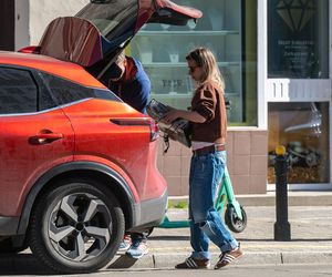 Damięcki i Schejbal wiją wspólne gniazdko? Noszą ciężkie kartony