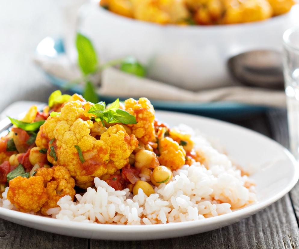Curry z ciecierzycy i kalafiora - pożywny i zdrowy obiad bez mięsa