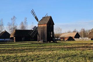 Adamczycha z serialu 1670 znajduje się w Kolbuszowej