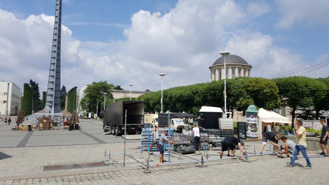 Strefa kibica powstaje przed Halą Stulecia