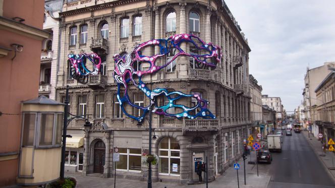 Instalacja amerukańskiej artystki Crystal Wagner na kamienicy przy Piotrkowskiej 29
